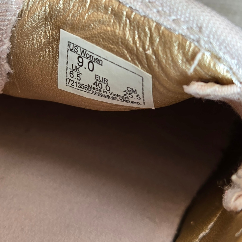 Vans Asher Perforated Suede Slip-On Blush Pink Metallic Gold Lining Sneaker Sz 9 - Picture 7 of 9
